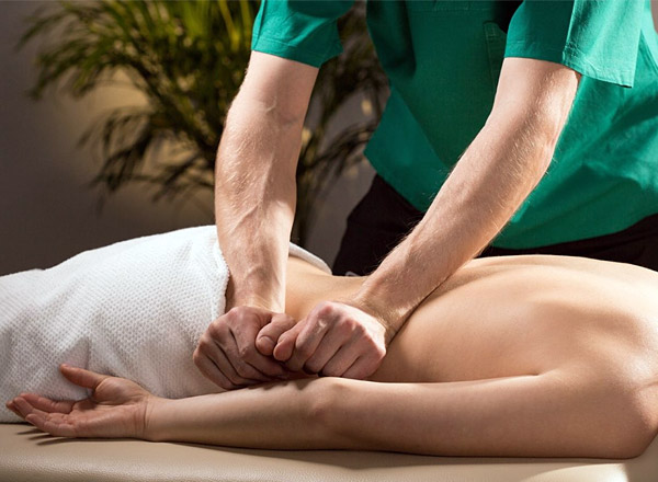 Лечебный массаж пояснично-крестцовой зоны на Камчатке в мед центре Медитекс